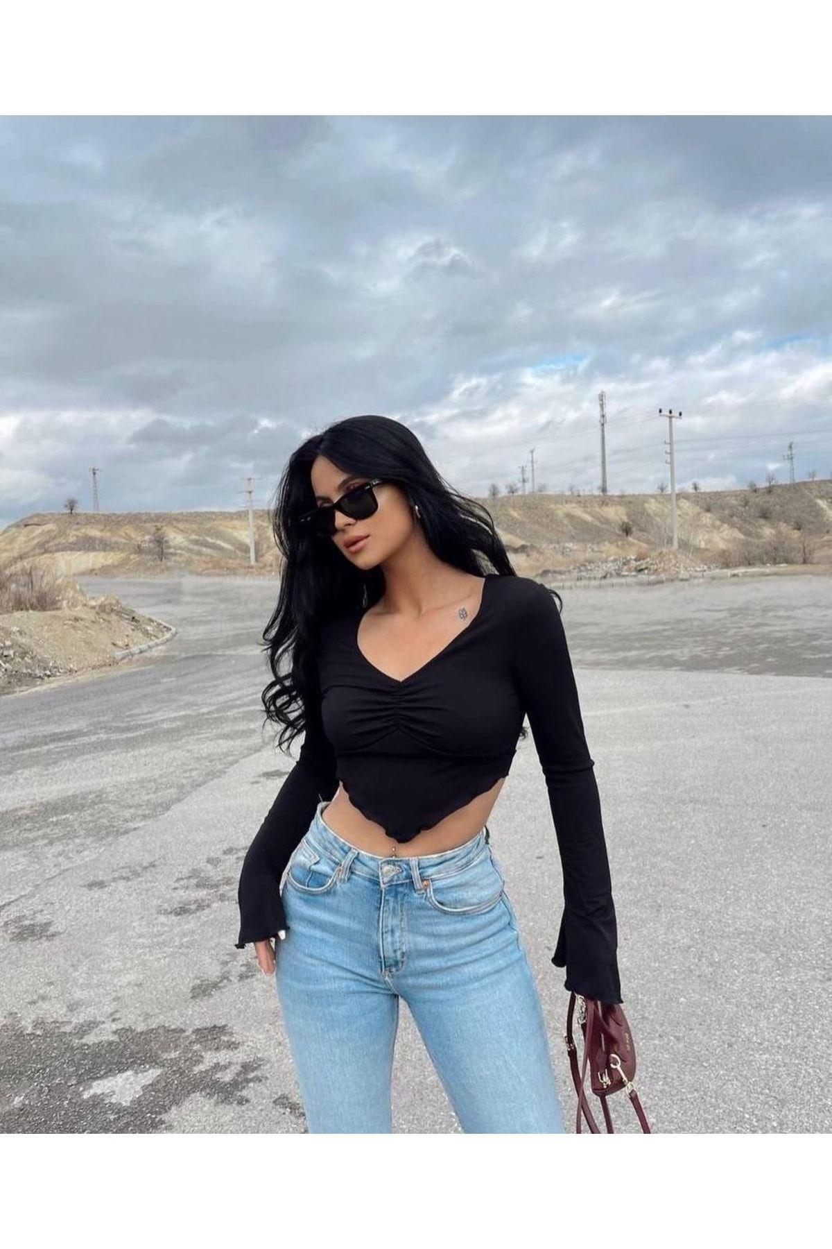 Backless Chain Detail Crop Top